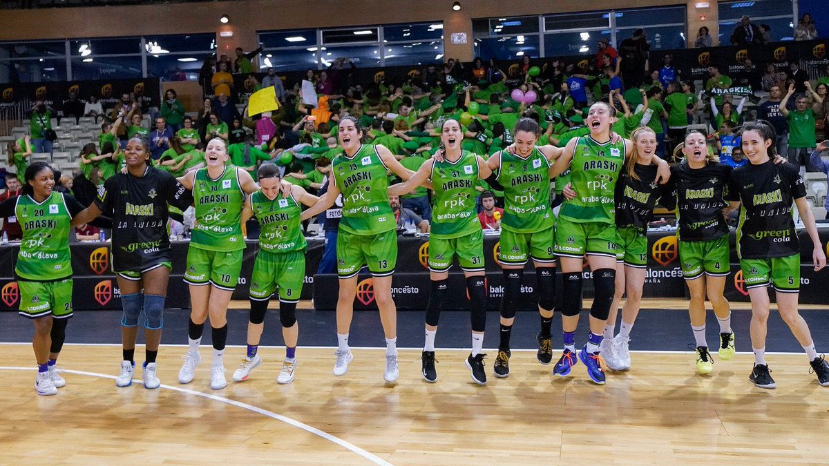 tzantzi's tweet photo. Vitoria-Gasteiz, una ciudad de unos 250.000 habitantes, hoy tiene equipos en máxima categoría tanto en fútbol y baloncesto femenino y masculino. 

@Baskonia, @Araski y @Alaves. Vitoria. Patatas. Orgullo.

#GoazenGloriosas #GoazenGlorioso #goazenbaskonia https://t.co/ymMhDilPH8
