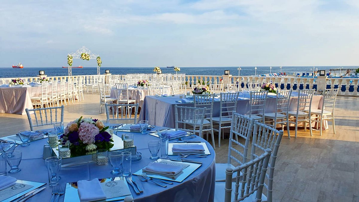 Nişan,davet,doğumgünü gibi organizasyonlarınızda davetli sayınıza göre salonumuzu düzenleyebilir ve marmara denizi kıyısında denize sıfır unutulmaz bir gün geçirebilirsiniz.👰🤵🍹@smcturizm
#düğün #nişan #organizasyon #wedding #birthday