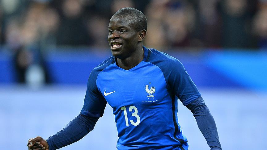 "N'Golo Kante elinde bir kutu çikolata ile doğum günüme geldi. Sonra utanarak hediye için özür diledi ve daha önce hiçbir doğum gününe davet edilmediği için ne vereceğini bilmediğini söyledi."

- N'Golo Kante'nin Caen'den takım arkadaşı Felipe Saad