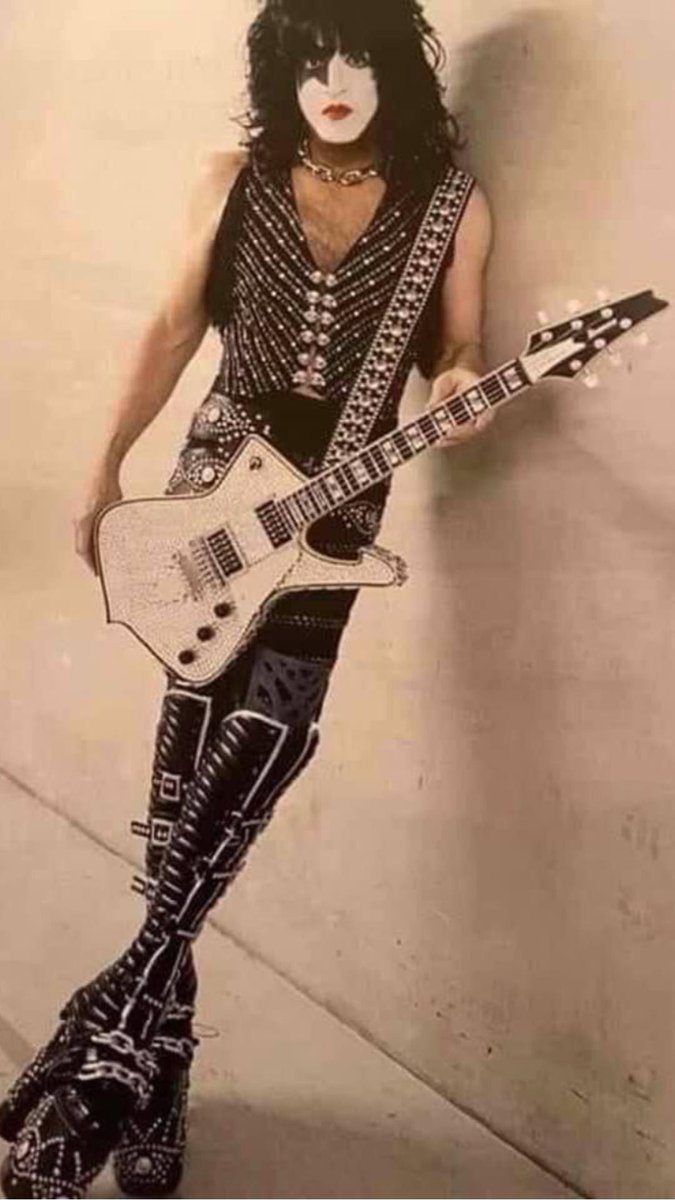 heatherm202's tweet photo. @PSStarchild @PaulStanleyLive https://t.co/ZZSyeZYNL3