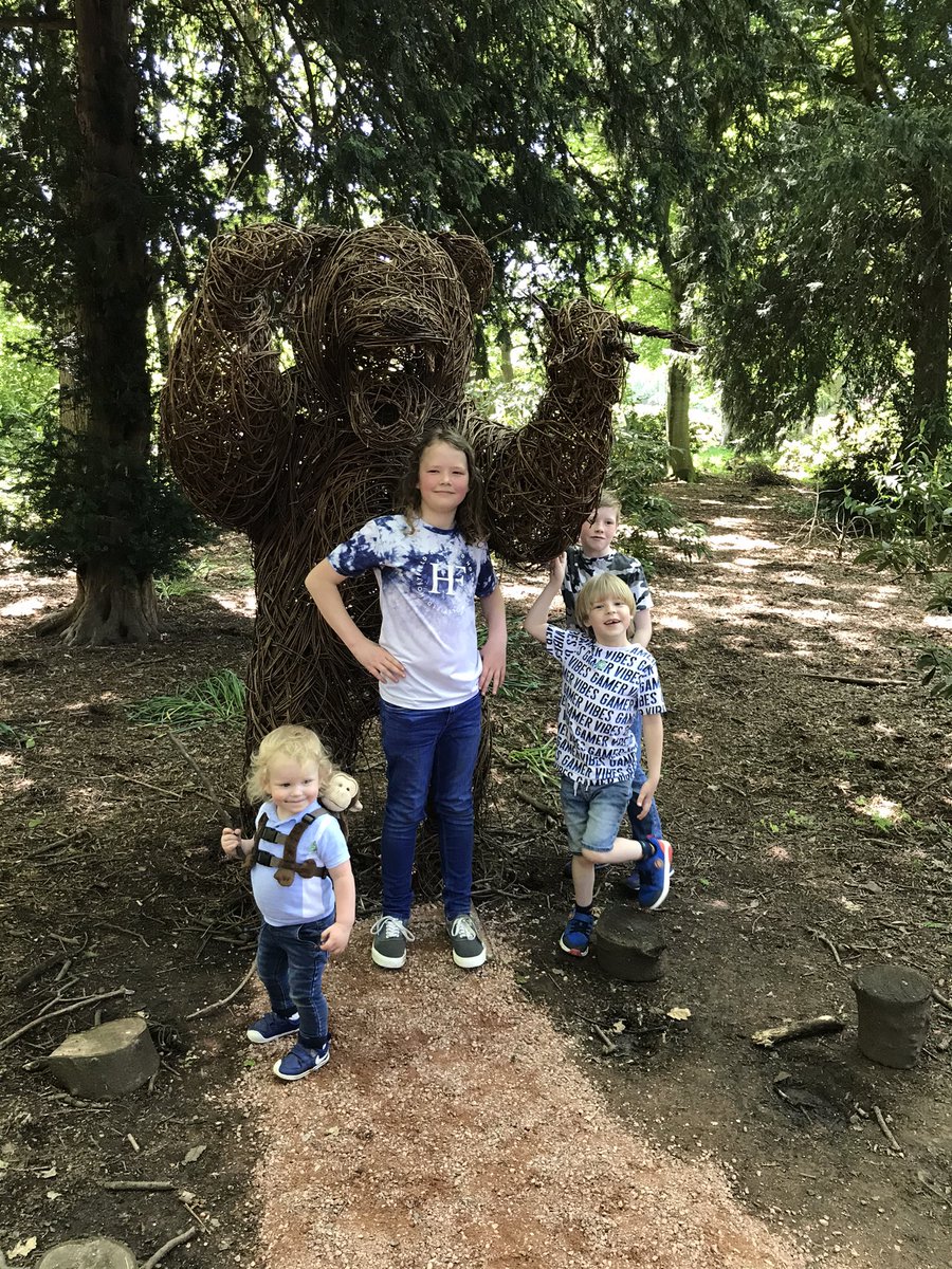 markdfarnsworth's tweet photo. Lovely sunny Sunday trip to @Wentworth_House https://t.co/yZZqPNBXCj