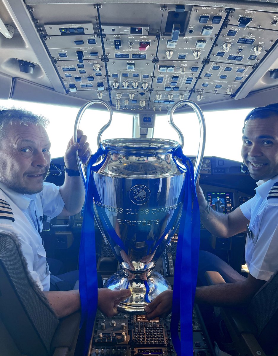 ChelseaFC's tweet photo. In safe hands. ✈️🏆

#ChelseaChampions https://t.co/nREpkpbThm