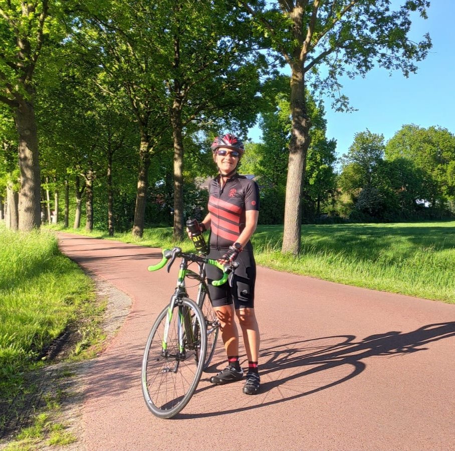 Happy.😀 Een bijzonder moment. M'n eerste vaccinatie is binnen. Op naar nog vele mooie sportieve avonturen. Strak geregeld hier in Utrecht <a href="/jaarbeurs/">Jaarbeurs</a> <a href="/ggdru/">GGD regio Utrecht</a>