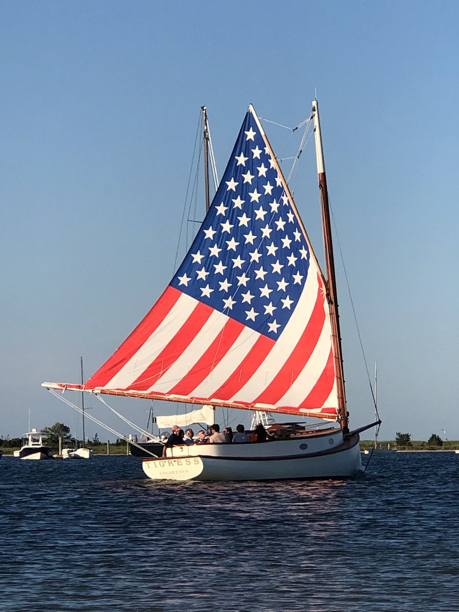 We hope you’re all having a wonderful holiday weekend! #MarthasVineyard #CatboatCharters #Edgartown