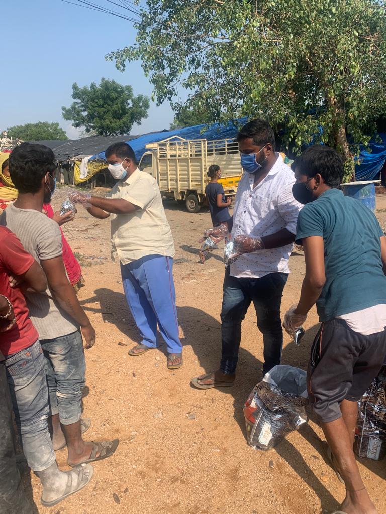 For_Bhagyanagar's tweet photo. Today Our #TeamRKY has distributed Food to Needy in Serilingampally.  We need donations to expand our reach to serve more needy.  Request to support us.
@HiHyderabad @Feedtheneed8 @SahrudayF @SoodFoundation @YashodaFoundatn https://t.co/Zm9ejjkgA1