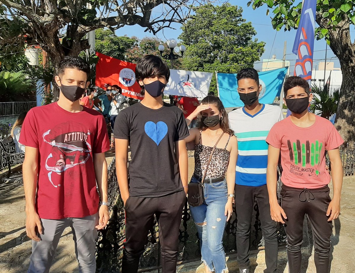 feemssp's tweet photo. Como muestra de repudio al criminal bloqueo contra Cuba, la FEEM yayabera participa en un acto político junto a otras organizaciones. 
#EliminaElBloqueo #NoMasBloqueo #PuentesDeAmor #NoMasBloqueoACuba #FEEMSiempreCuestaArriba #CubaViva https://t.co/fxjiJGpTDq