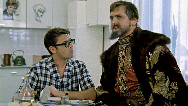 RusEmbSriLanka's tweet photo. 🗓️#OTD in 1⃣9⃣3⃣7⃣ remarkable late #Soviet-#Russian 🎞️#film, 🎭#theatre & 🗣voice-over #actor, Aleksandr #Demyanenko was born. He is best known for his role as Shurik in timeless #comedies like "Operation Y", “Kidnapping, Caucasian Style” & "Ivan Vasilievich: Back to the Future". https://t.co/4CPds5FFzC