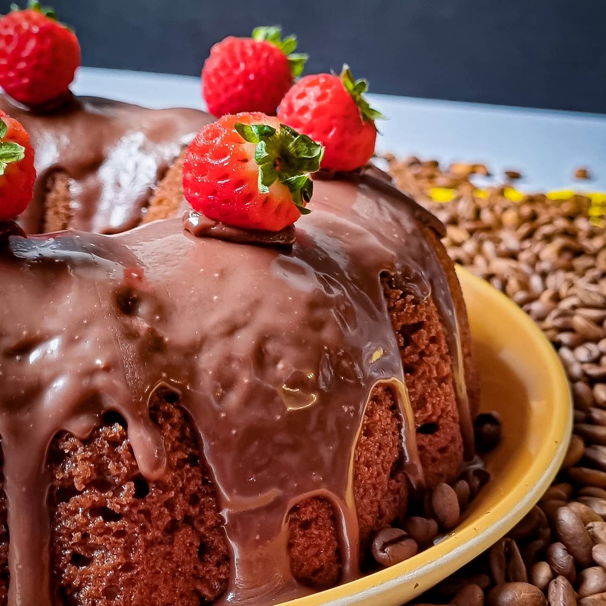 gabogrimaldo's tweet photo. Buenos días con sabor a café Geisha Gold y chocolate!! Encuentra la receta de esta torta en mi Ig @mchef_gabo #CocinandoconGabo #Masterchef #GeishaGold #CafeGeisha #Postre #torta https://t.co/niqCeq6uEK