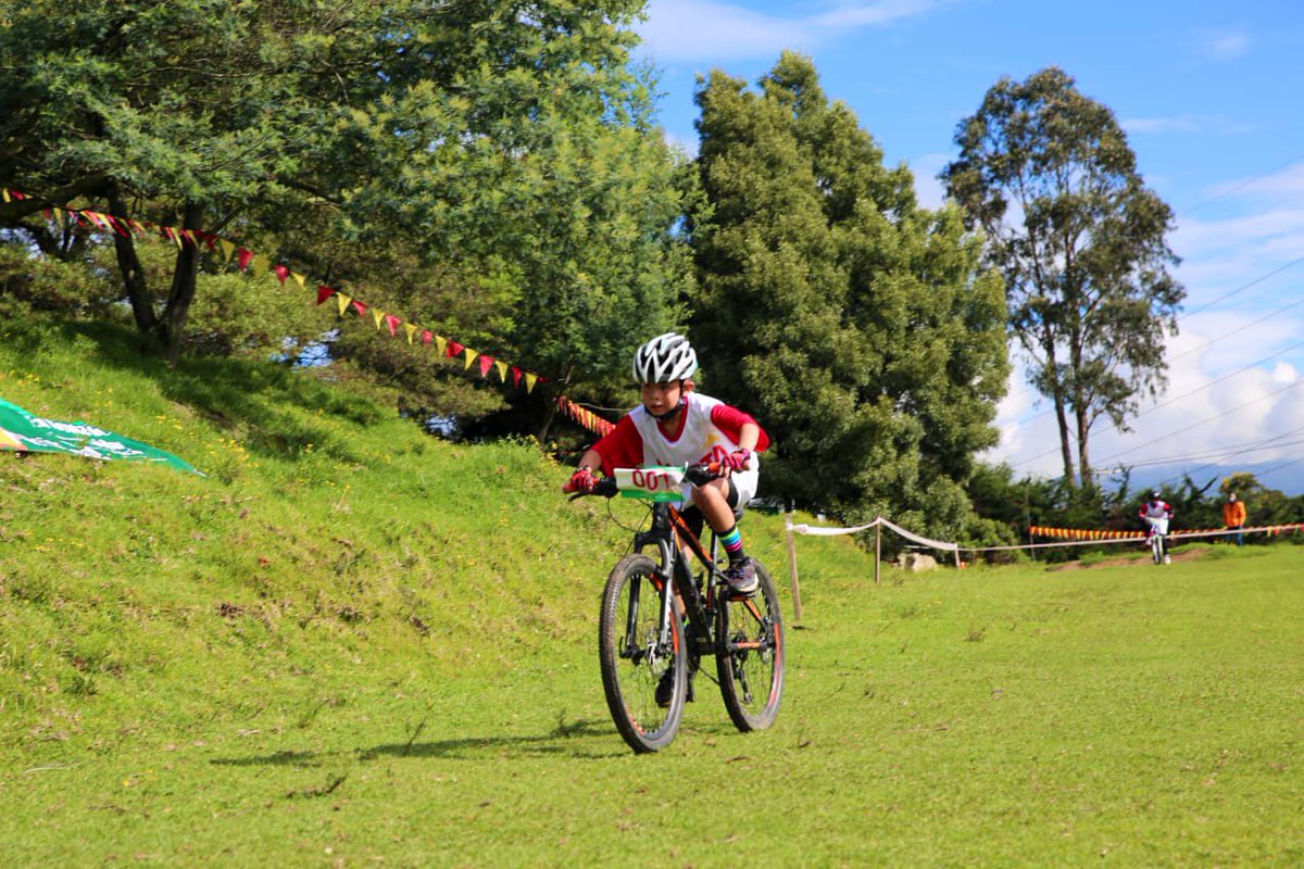 subaalcaldia's tweet photo. 👉 #AEstaHora Suba sigue reactivando su economía y sector deportivo, con nuestra Cronoescalada Cross Country.

🚵‍♀️🚵‍♂️ Más de 250 personas participarán a lo largo del día en diferentes categorías.

🏅Reconoceremos su esfuerzo y compromiso como motivación para fomentar el deporte. https://t.co/AJxyPWnT6S