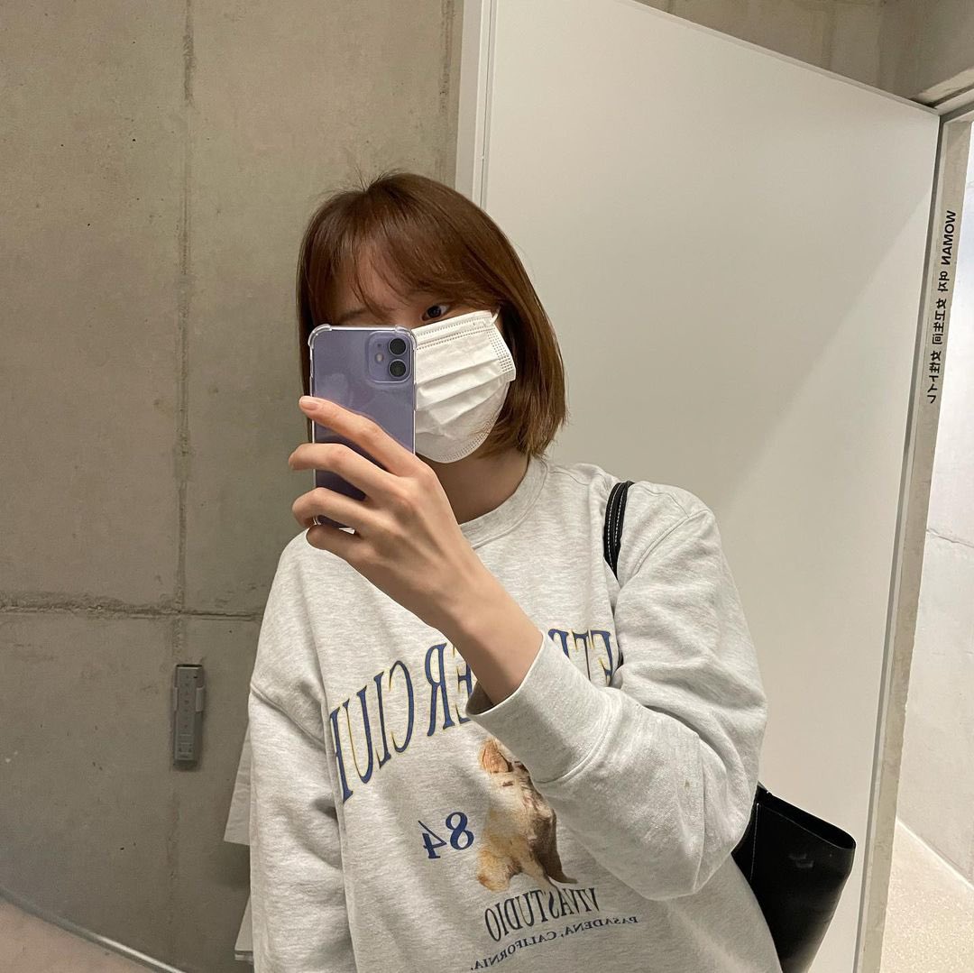 shindohyeon's tweet photo. Might be a little suprise but yay! Had my hair cut some days ago. 💇🏻‍♀️ And well, guess it’s time to say goodbye 👋🏻 to my favorite long-hair, and hello to this short hair of mine. 🥰😝���️ https://t.co/C8AEchqBPd