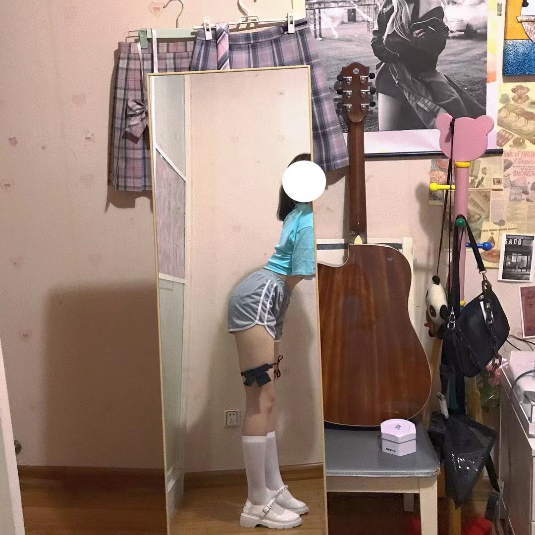 tttaaaticl's tweet photo. 广州下雨了 脚脚踩水臭死了 没有人可以用舌头给妈妈洗干净吗🤕#变态 #反差 #女攻 #女s #黑丝 #脚底 #足交 #舔脚 #原味 #女王  #广州 #妈妈 #恋足 #ATM奴 #白丝 #线下  #���调    #贱男 #男m   #字母圈 #足控福利  #线下  #深圳 #反差 https://t.co/PLhmETMMMU