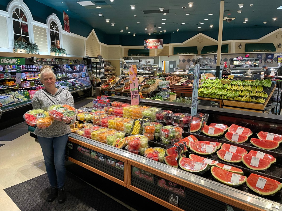 AdamsMarkets's tweet photo. Ok so it's a lil dreary outside 👀
Brighten up your day with some yummy goodies prepared by your Team in #FlandersCT! 🌞
#FreshCutFruit #FreshCutMeat #CakeArtists #BurgerCakesNoGrillRequired 😆 https://t.co/t0mjvsCw9r