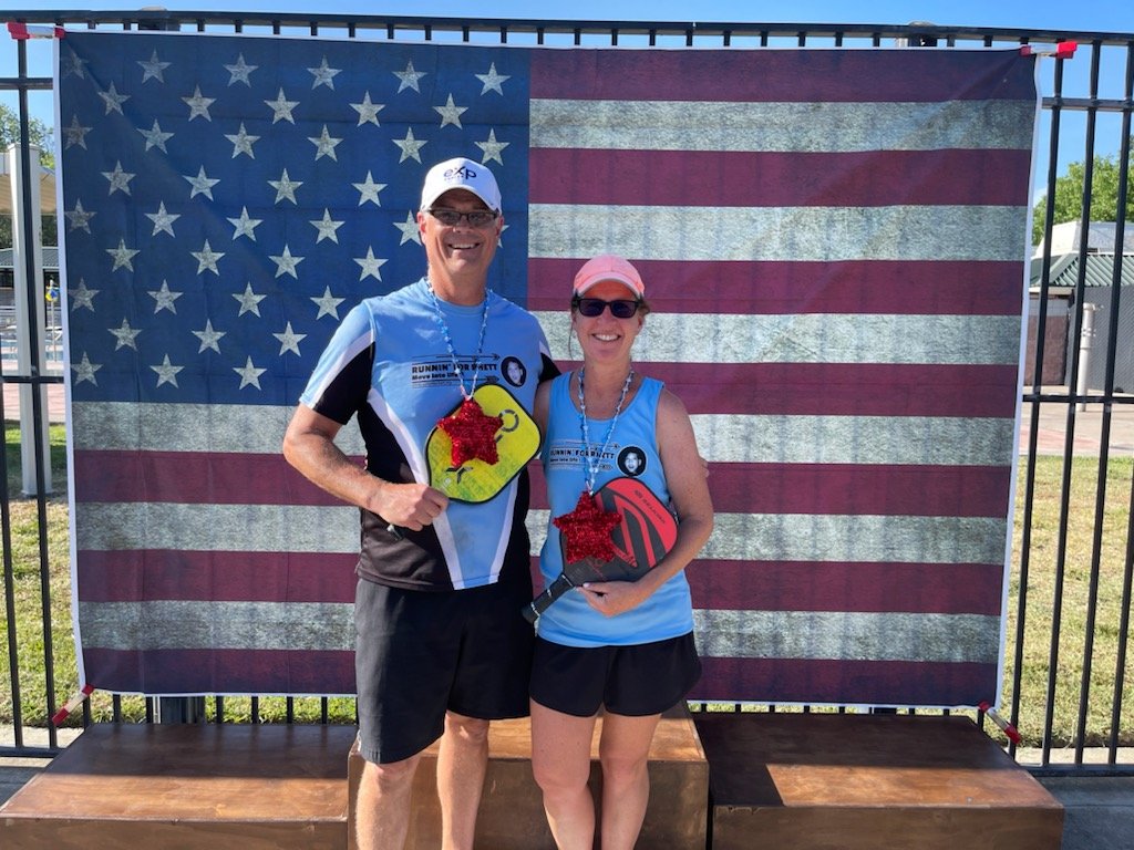 RayhensonRE's tweet photo. Silver in our tournament yesterday and our good friends won gold! If you have to lose, if is best to lose to friends. Runnin for Rhett made a great showing! Definitely a great day! #pickleball #Friends #RunninforRhett #GoRhett https://t.co/51A4B7z6K4