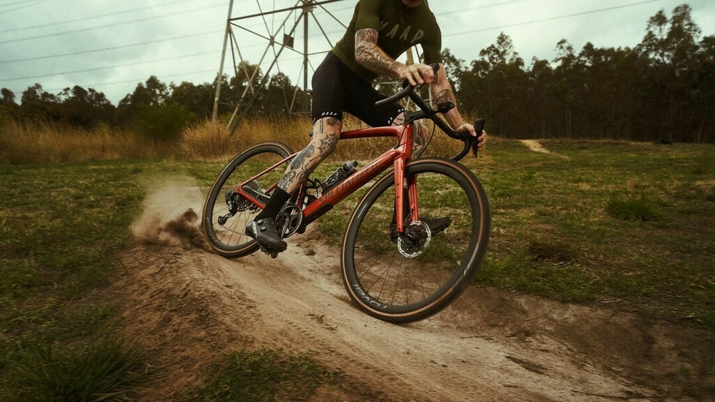 Terra CL features the same superlight rim as our CLX paired with easily sourced spokes and the all new DTSWISS 350 hubs. These wheels go anywhere. 

#truetoyourride #rovalcomponents #Rovalterra #terraCL #terrahandlebar
Photo Credit - @Robertoolivares instagr.am/p/CPf-oZHrfLZ/