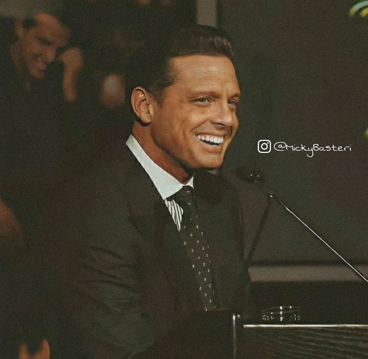 Mickybasteri19's tweet photo. Hermosa sonrisa ♡ #LuisMiguel https://t.co/Vibh19BpIo