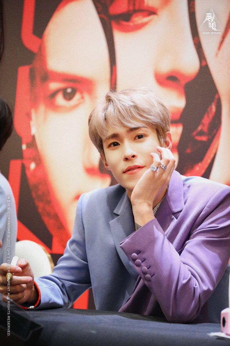 ONER_QINs's tweet photo. ONER《恶浪》实体专辑（精装版）签售会上海站，圆满结束~
狂欢派对华丽收场🌊
又一次一起制造了难忘的回忆，
接下来，也继续吧❤️

#岳岳PINKRAY #木子洋KWIN #灵超DIDI https://t.co/os9UrMVEmj