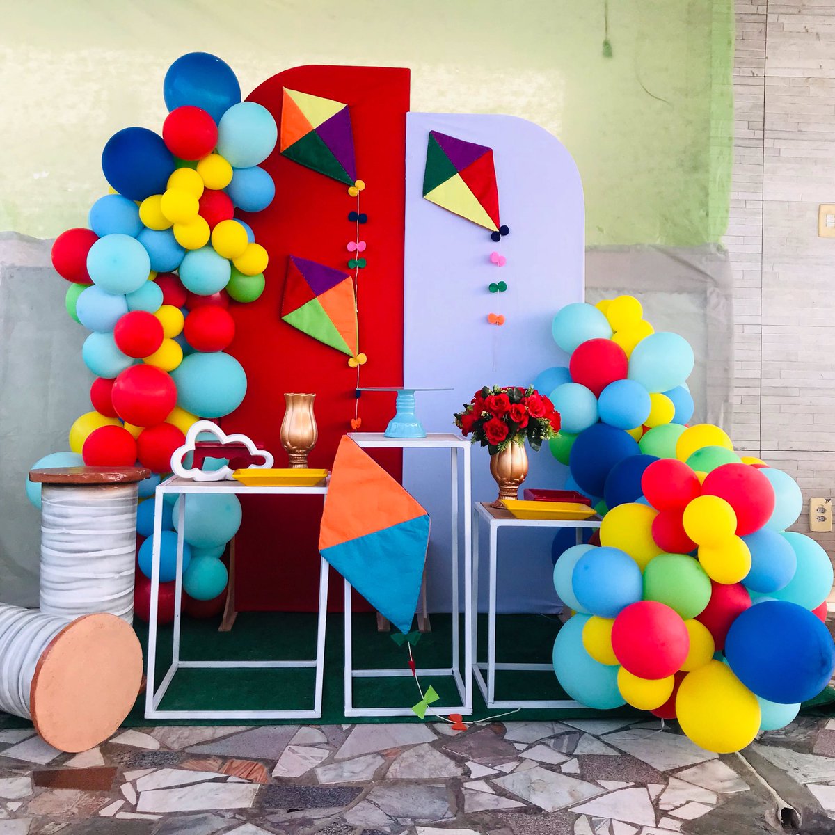 Jedecoraa's tweet photo. Pipas 🪁
#temapipa #temapipas #decoracaopipas #decoraçãopipas #decoracoespipas #decoraçõespipas #decoração #festas #festa #festapipas #festadepipas #pipas #pipascombateoficial #festivaldepipas #jedecoraa #jedecora #jêdecora #jêdecoraa #festacolorida #festaemcasa #festalinda https://t.co/tlDqCIvzzH