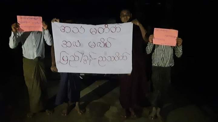 khun_hti's tweet photo. Protest against the military dictatorship in Pyikyitakon, Mandalay despite the brutal crackdowns of terrorists.We would never give up on Democracy.
#WhatsHappeningInMyanmar 
#May30Coup https://t.co/daRXwGcGvH