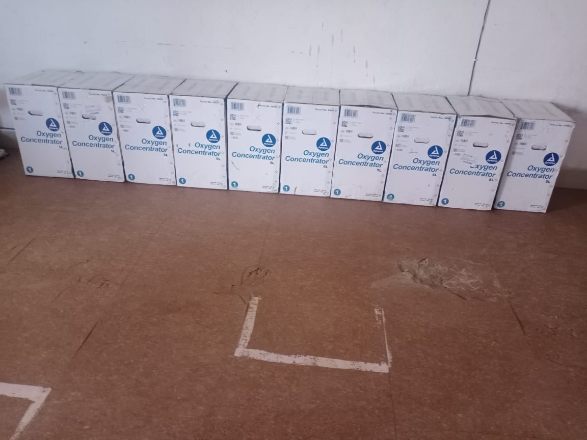 DMnabarangpur's tweet photo. 10 Oxygen Concentrators donated to  DCHC today by Gobindalaya.These are US make &amp;  each require a convertor device (1000 Watt / 220 to 110 Volt), which is expected reach on Wednesday.Gobindalaya is going to organise a demo for our people for use.We are thankful to the doners. https://t.co/bzbxZ31XKV