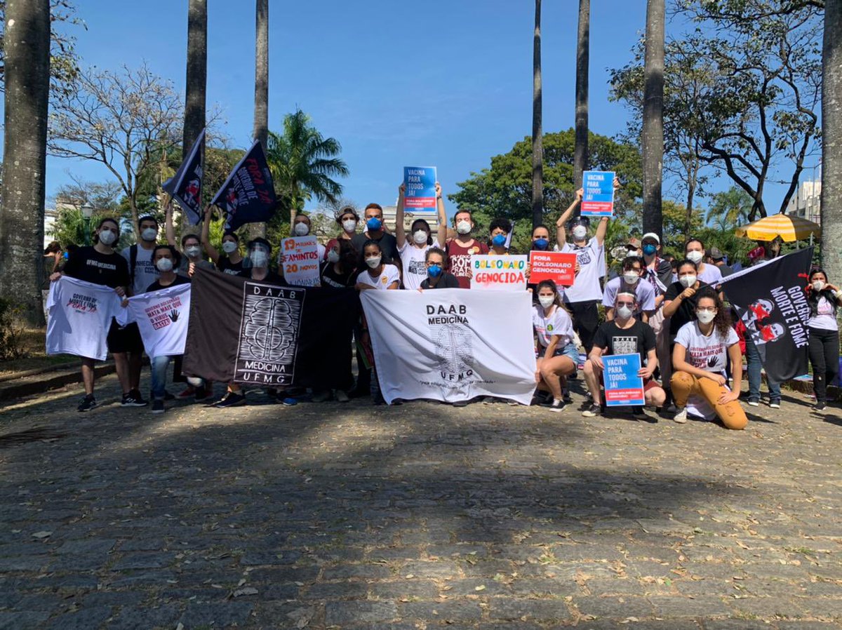 Ontem o DAAB esteve em peso pelo #ForaBolsonaro #29M

Se o governo é mais perigoso que o vírus, é necessário ir às ruas.