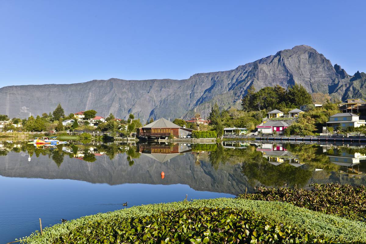 AfricaFactsZone's tweet photo. Cilaos in Reunion Island, East Africa. https://t.co/mqPUEeSUZU