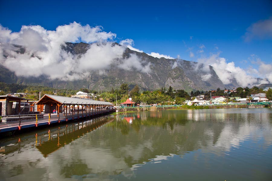 AfricaFactsZone's tweet photo. Cilaos in Reunion Island, East Africa. https://t.co/mqPUEeSUZU