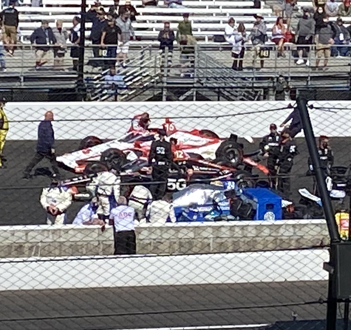 321Indycar's tweet photo. Lined up in the beautiful rows of 33. @IMS #Indy500 #Row11 @SageKaram @12WillPower @simdesilvestro https://t.co/a4G0BpETDe