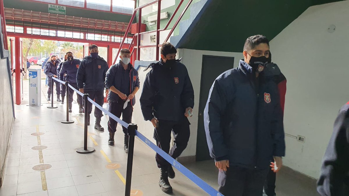OmarGutierrezOk's tweet photo. Nuestros queridos Bomberos Voluntarios de toda la provincia ya están recibiendo la dosis de la vacuna contra el Coronavirus. Un gran paso, sigamos cuidándonos.  #JuntosPodemosMás https://t.co/36zLOx06rj