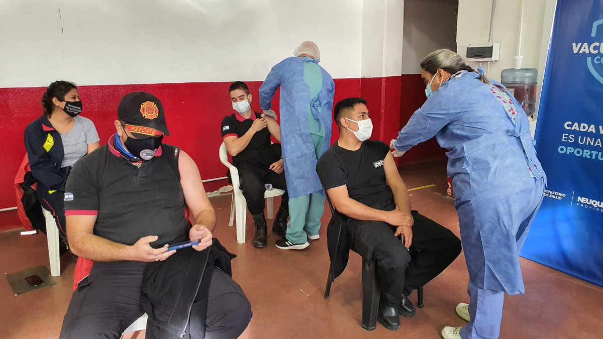 OmarGutierrezOk's tweet photo. Nuestros queridos Bomberos Voluntarios de toda la provincia ya están recibiendo la dosis de la vacuna contra el Coronavirus. Un gran paso, sigamos cuidándonos.  #JuntosPodemosMás https://t.co/36zLOx06rj