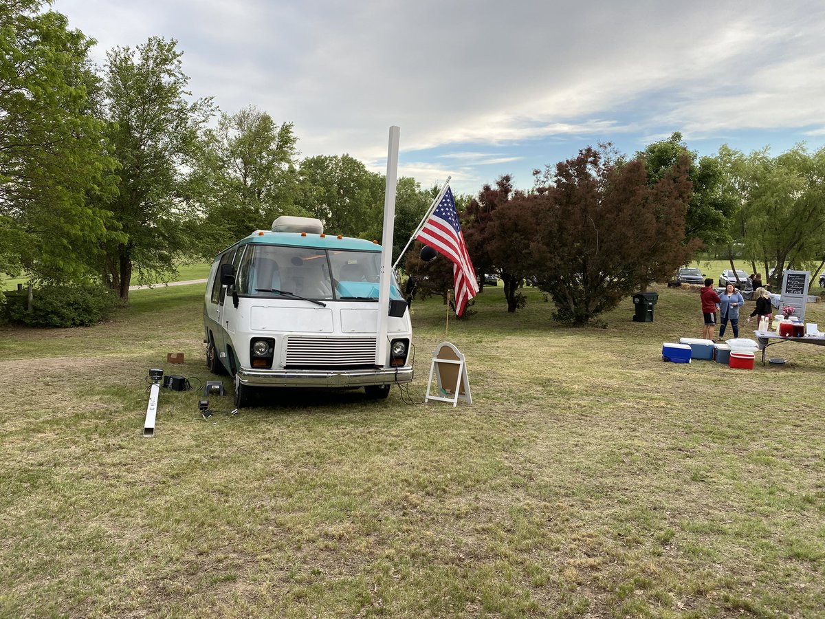 jeffpage2's tweet image. And that’s a wrap for the class of 2021. @ColleenPage15 graduation party was quite the success…bonfire, food, snow cones, and lots of good friends. Oh, and the traditional burning of class notes 🔥