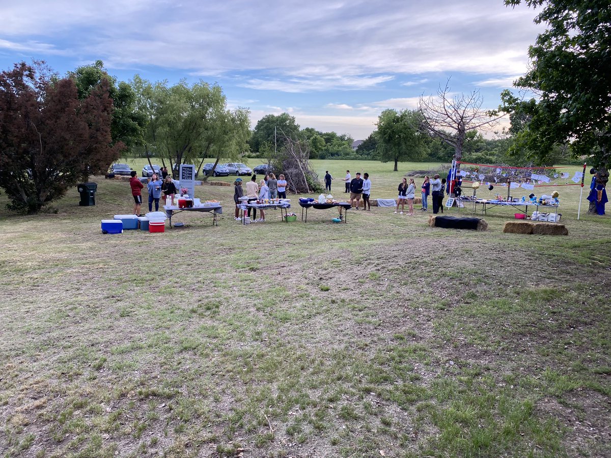 jeffpage2's tweet image. And that’s a wrap for the class of 2021. @ColleenPage15 graduation party was quite the success…bonfire, food, snow cones, and lots of good friends. Oh, and the traditional burning of class notes 🔥