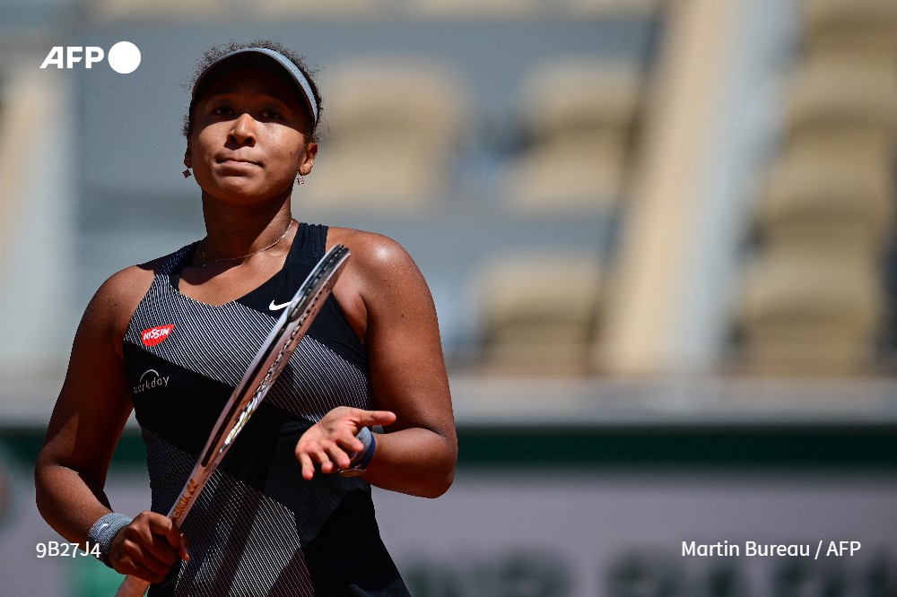 afpfr's tweet image. Naomi Osaka, N.2 mondiale, a été condamnée à une amende de 15.000 dollars pour avoir refusé de se présenter en conférence de presse dimanche à Roland-Garros - et risque jusqu'à la disqualification si elle recommence #AFP