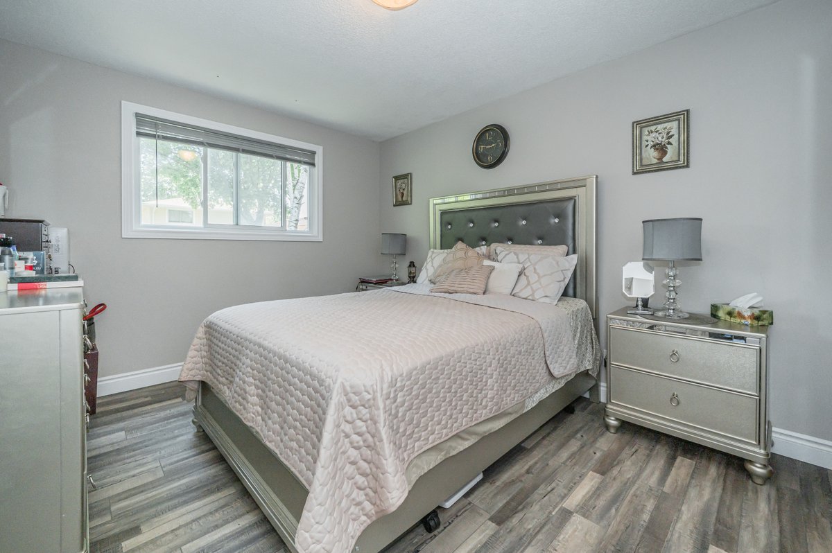 Sweet on Silver Aspen, this legal duplex would make a stunning addition to your investment portfolio. With top-tier tenants and excellent income, both units feature stylish finishes and copious updates. 
Practical and pretty, take a look👇
seeit.tw/SilverAspenCres
<a href="/RebeccasNest/">Rebecca Shaw</a>