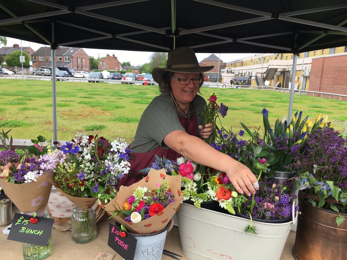 Buzzin' 🐝🌺 tweet media