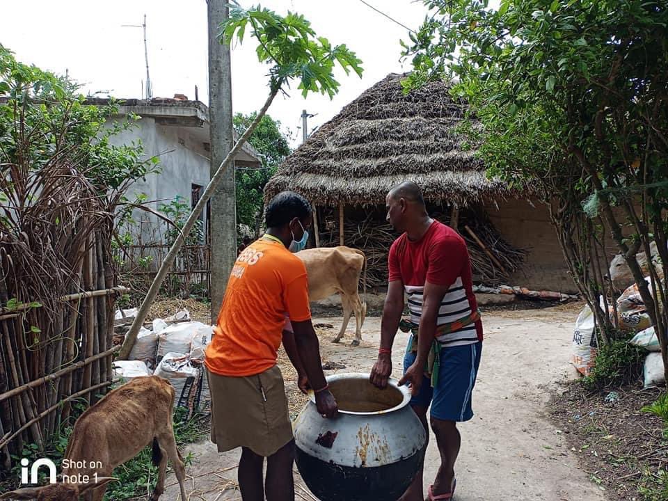 SunyTripathii's tweet photo. @INCIndia RSS volunteers served Food, Shelter to #YassCyclone affected families at several parts of Odisha. https://t.co/jArXOKrDdk