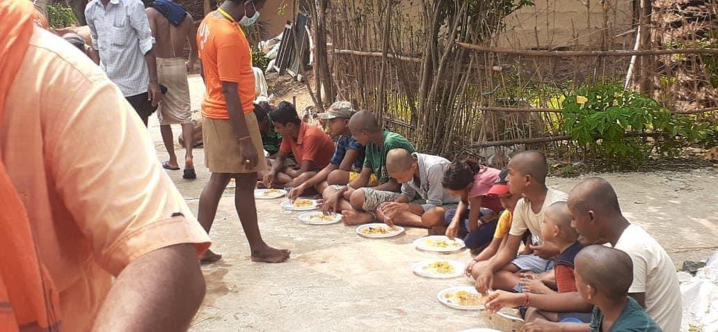 SunyTripathii's tweet photo. @INCIndia RSS volunteers served Food, Shelter to #YassCyclone affected families at several parts of Odisha. https://t.co/jArXOKrDdk