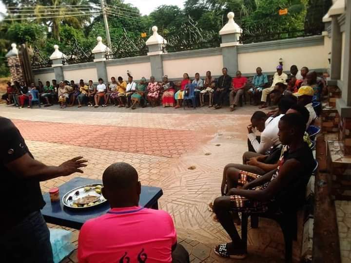 Journalist_Mind's tweet photo. Anambra 2021: Nanka Ward 11 APC solidarity meeting for Andy Uba.
This is typical of the solidarity gatherings for Senator Andy Uba across Anambra.
Do you know what ?
We Ndi-Anambra know the difference between audio and a serious politician, and we are not deceived by unfounded https://t.co/1Pg7ePl0in