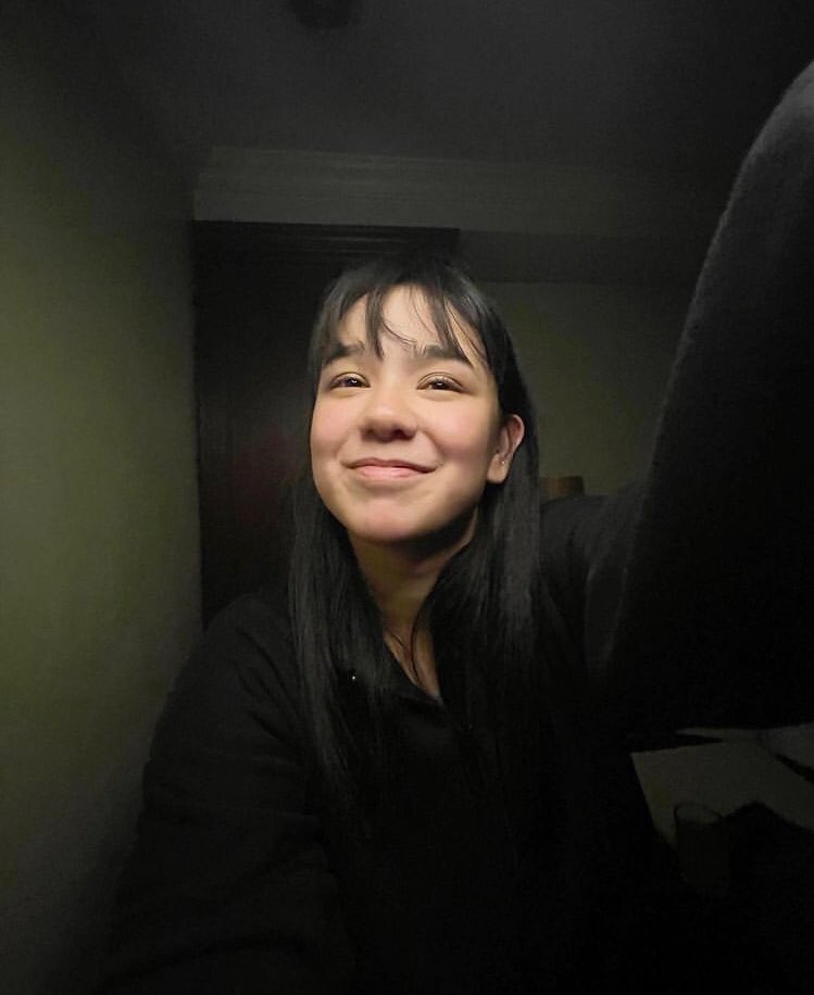 I wanna know the reason behind this smile.

FloresDe Mikee
#MikeeQuintosBlooming
<a href="/mikeequintos/">Mikee Quintos</a>