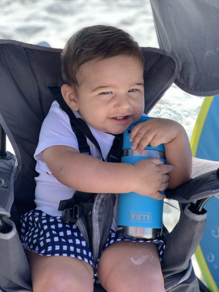 ItsMe__TC's tweet photo. Need a model?! @YETICoolers #yetibaby #destinfl #beachbaby https://t.co/nWraLCEUqG