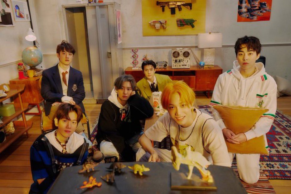 EXOVotingTeam's tweet photo. EXO SHIP SAGA 
EXO PARALLEL 

#EXO_ThePrologue 
#EXO_TrackingActivated
#DONT_FIGHT_THE_FEELING 
#EXO #엑소 @weareoneEXO

DAY                                                     NIGHT https://t.co/7CNRQMfcq2