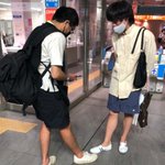 突然知らない人に声を掛けられて靴を褒められたけど？怯えながら靴を撮られる持ち主!