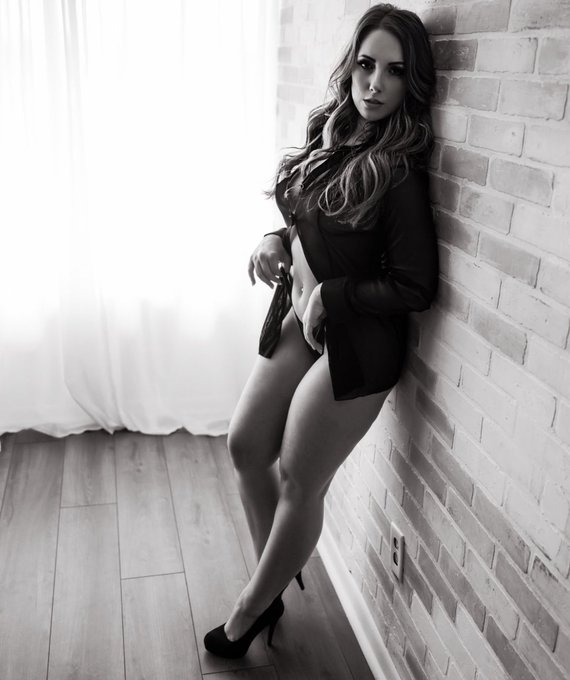 Take your pants off and stay a while 😉 https://t.co/sFcl6Fp7Ci