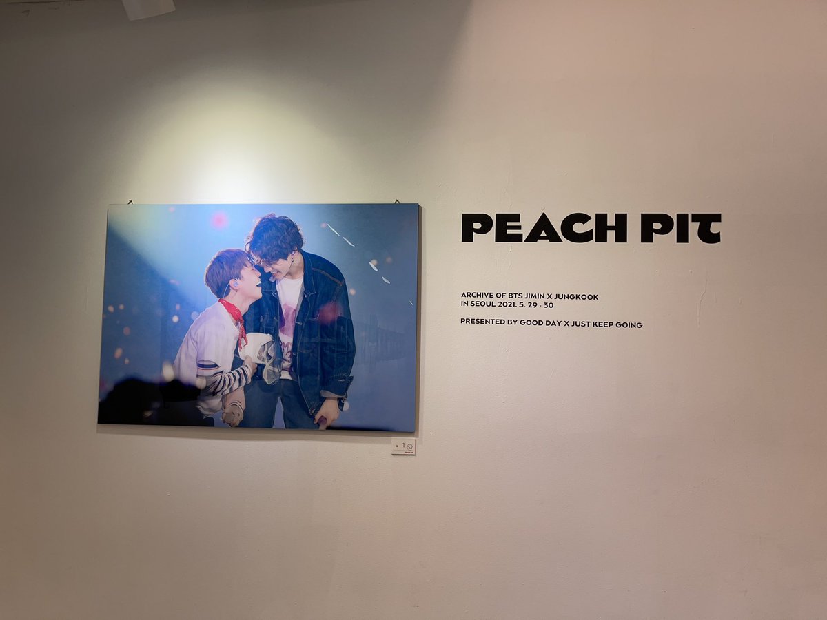 _0613_start's tweet photo. 진짜진짜 너무 행복했어요!!🤍
오랜만에 전시회라 너무 떨렸는데 정말 예쁜 사진들이랑 정국이랑 지민이보니깐 완전 극락,,💜 전시회 사진들도 넘 예쁘고 진짜 액자고를때 고민 많이했어요!!! 예쁜 전시회 만들어주셔서 감사합니다 👏💜✨#peachpit_2 @Peachpit9597 https://t.co/a5vUxDrjeS