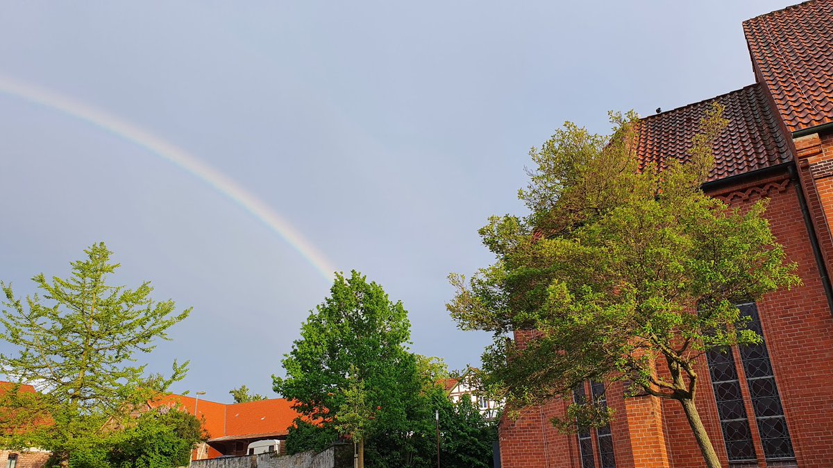 LudgeriE's tweet photo. Em Ende des Regenbogens... #Ehmen #Kirche #evangelisch https://t.co/xVw0hlPdCC
