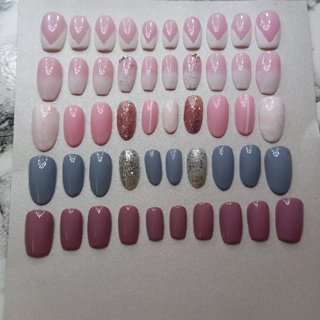LizTalksNails's tweet photo. Super busy with orders today 💕💅🏻
#nails #gelpolish #bankholiday #pressonnails #myleegelpolish https://t.co/c35yLQ4frl