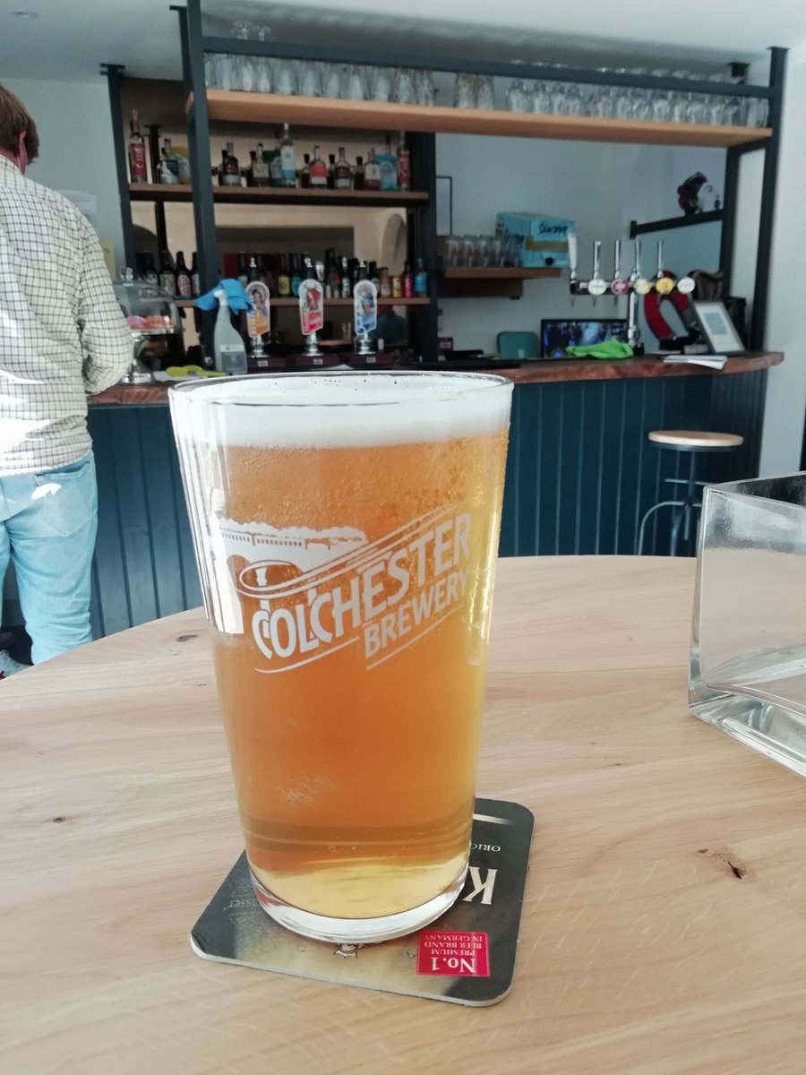 dwy6613's tweet photo. Took a stroll upto Colchester's newest drinking establishment today, The Magnet. Bigger than most micropubs I've visited, but still worthy of the name. Good atmosphere & beer is in good condition. #SupportingLocalPubs #SupportingLocalBreweries #Colchester #CaskIsBack #PubsMatter https://t.co/943u9ex6vo