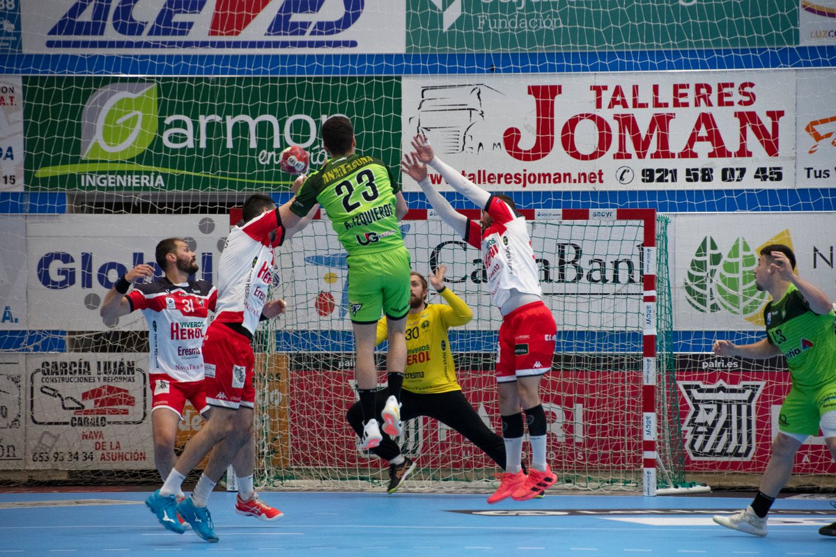 ASOBAL's tweet photo. 🆕 @BalonmanoNava también SE QUEDA en la #LigaSacyrASOBAL y cierra el curso con un triunfo en la última jornada 🆚 @AnaitasunaBM (28-24) 👌

👀 El equipo de Zupo Equisoain despide una dura temporada con 24 puntos

#⃣ #saboreaASOBAL

📸 Daniel Pérez https://t.co/chprWlJim2