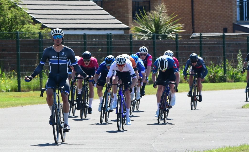 Result: Geared Up Cycles Day of Racing

Megan Barker, Matthew King, Fergus Jones, Lauren Watson, Sam Hollis and Jack Hartley of JRC Shutt Ridley winners at the Geared Up Cycles Day of Racing at the Dome cycle track in Doncaster on Sunday velouk.net/2021/05/30/res…

#Brother4Results