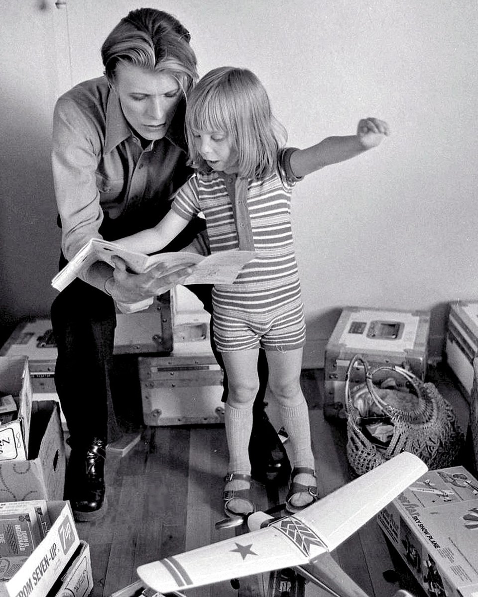 David Bowie Official tweet media