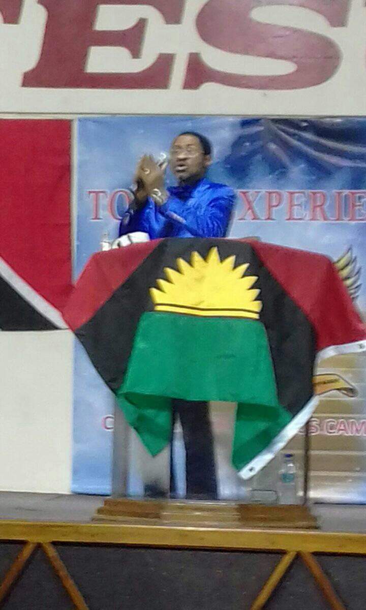 IloyeItode's tweet photo. Biafrans were stripped &amp;humiliated with their properties taken in Ph. Yet we fought till the end. We remember those heroes https://t.co/dlIyiDKp7I in peace heroes!! https://t.co/Lb7Z3UD666